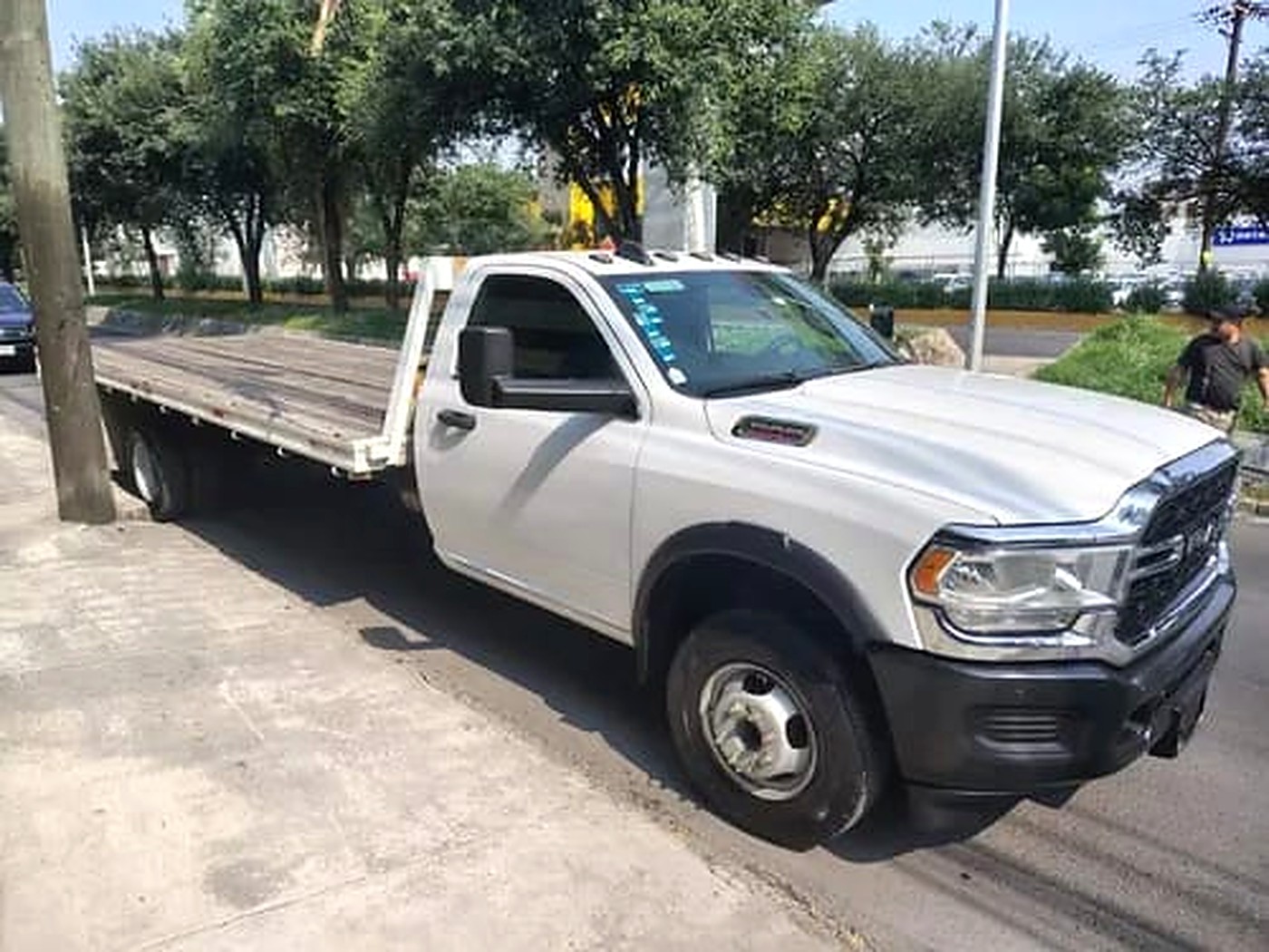 Camión de 3 y media toneladas de Hermanos Garza Logistics